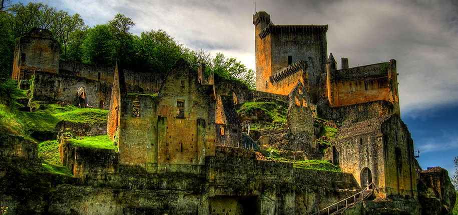 Châteaux hantés - Des lieux mystérieux à deux pas de chez vous