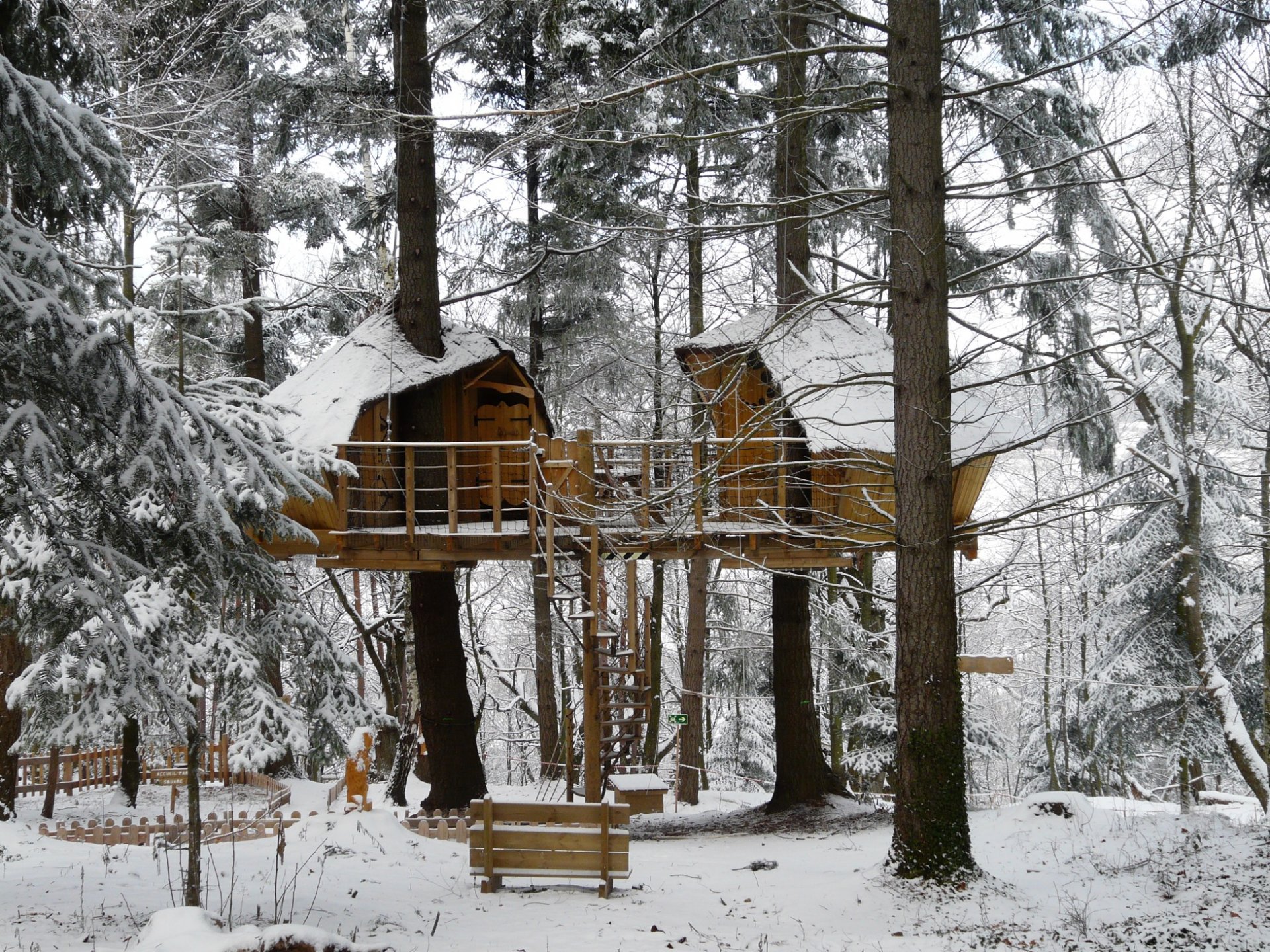Cabane Castor - Cabane dans les arbres Rhône-Alpes ...