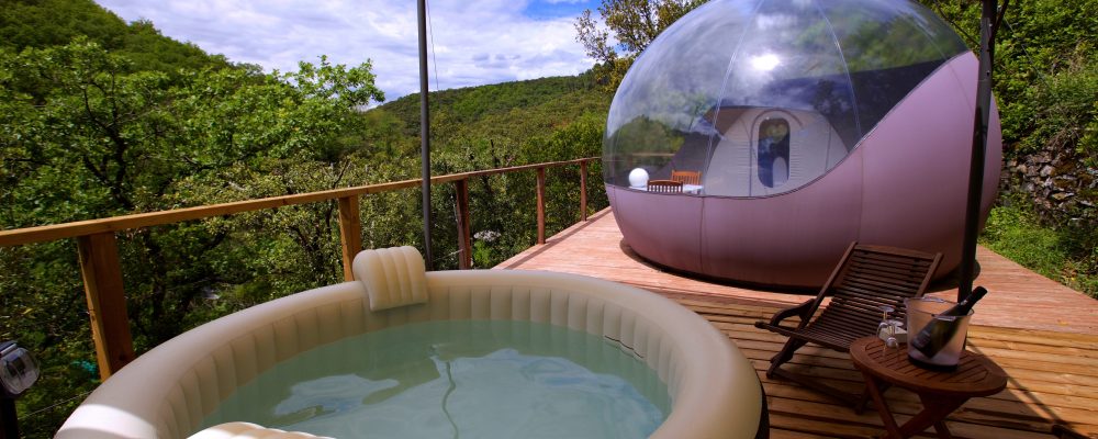 Nuit dans une bulle, manoir hanté ou cabane. L’hébergement insolite, la nouvelle tendance du tourisme en France